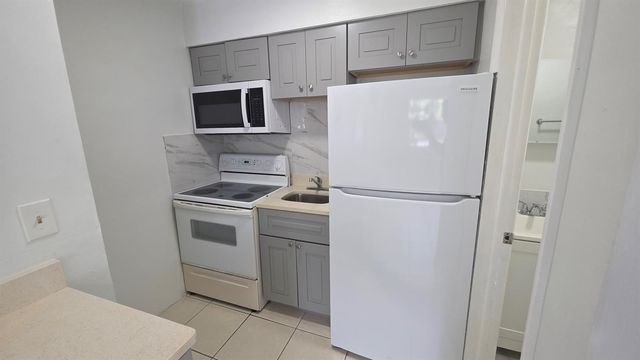 7311 VENETIAN Street 6, Miramar, FL 33023