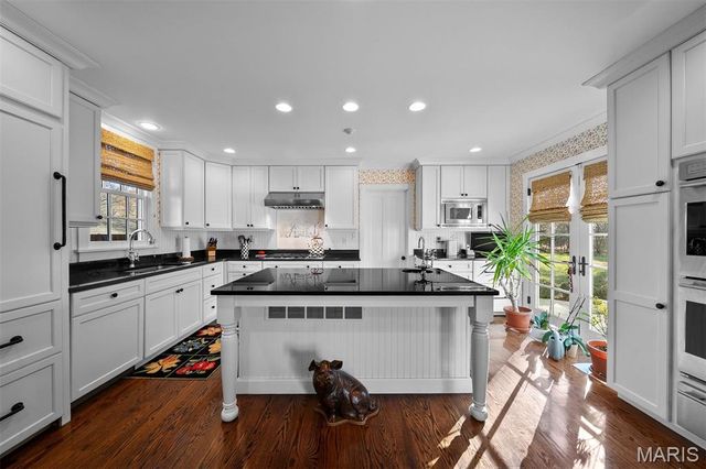 9928 Litzsinger Road, Ladue, MO 63124