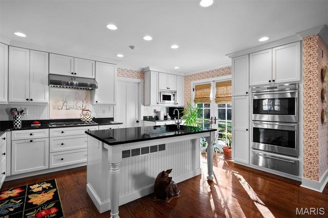 9928 Litzsinger Road, Ladue, MO 63124