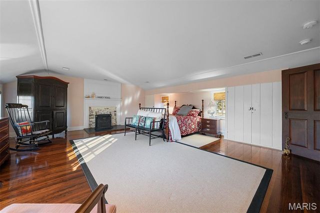 9928 Litzsinger Road, Ladue, MO 63124