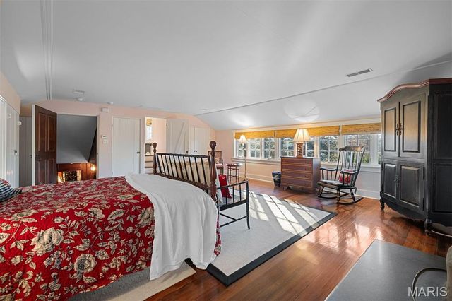 9928 Litzsinger Road, Ladue, MO 63124