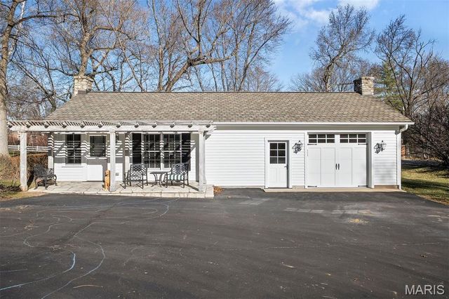 9928 Litzsinger Road, Ladue, MO 63124