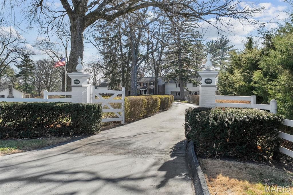 9928 Litzsinger Road, Ladue, MO 63124