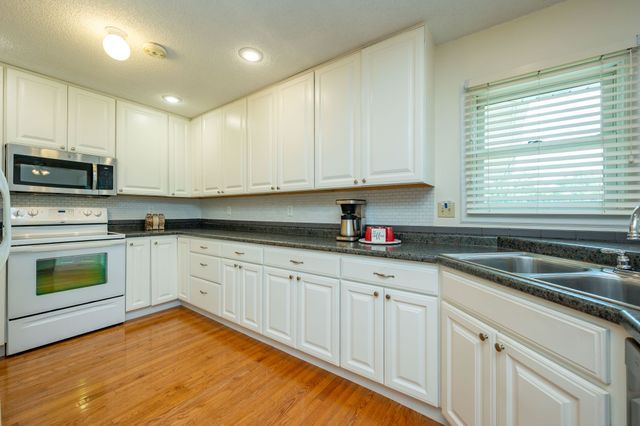 6700 NW 52nd Court, Johnston, IA 50131