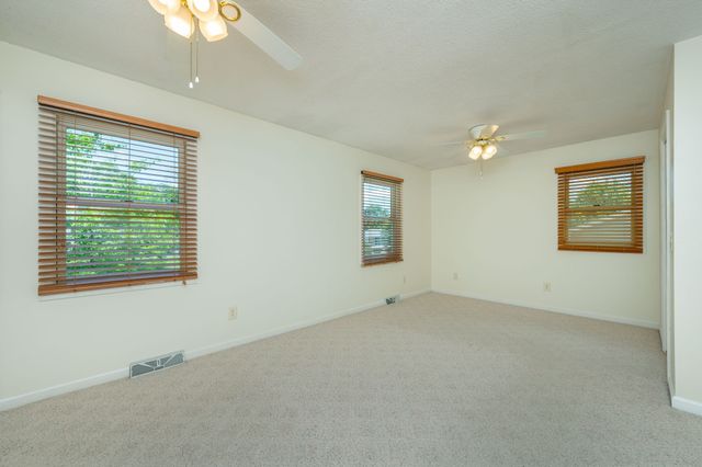 6700 NW 52nd Court, Johnston, IA 50131