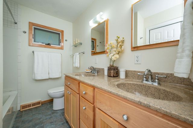 6700 NW 52nd Court, Johnston, IA 50131