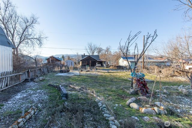 722 Jackson Street, Omak, WA 98841