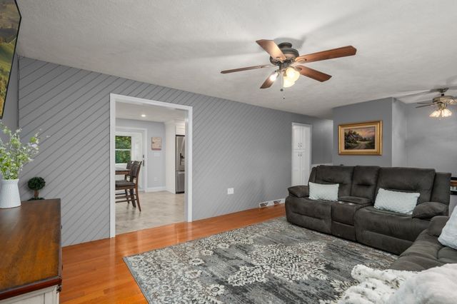 1 Wagon Dr, North Reading, MA 01864