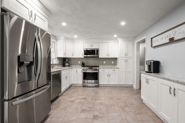 1 Wagon Dr, North Reading, MA 01864