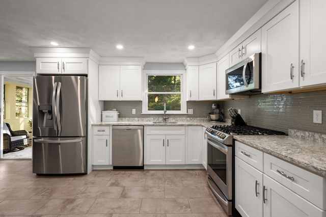1 Wagon Dr, North Reading, MA 01864