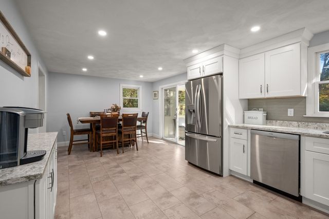 1 Wagon Dr, North Reading, MA 01864