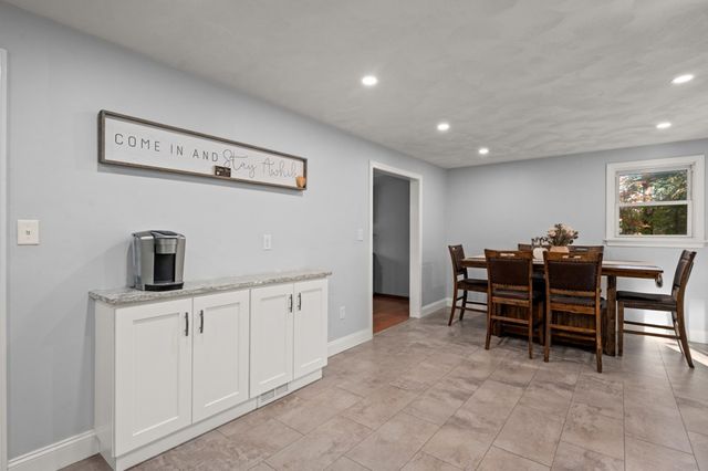 1 Wagon Dr, North Reading, MA 01864
