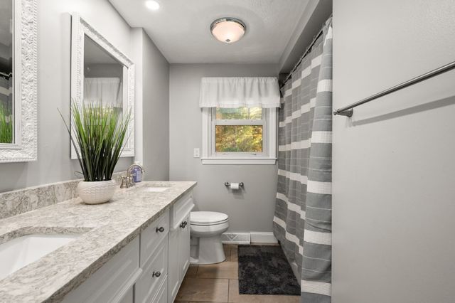1 Wagon Dr, North Reading, MA 01864