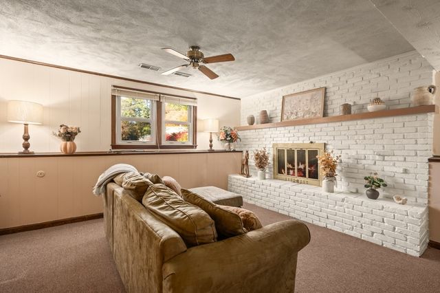 1 Wagon Dr, North Reading, MA 01864