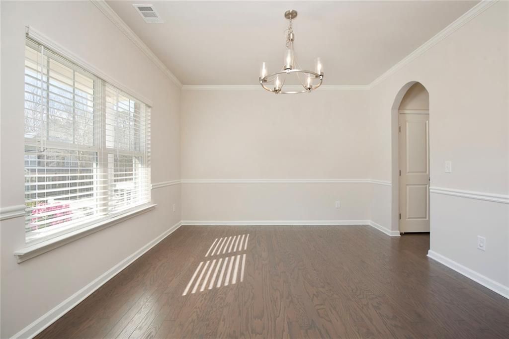 Image 12 of property listing at 6215 Vista Crossing Way, Cumming, GA 30028