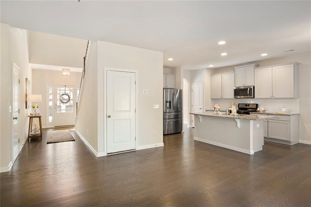 Image 18 of property listing at 6215 Vista Crossing Way, Cumming, GA 30028