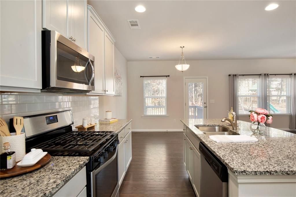 Image 27 of property listing at 6215 Vista Crossing Way, Cumming, GA 30028