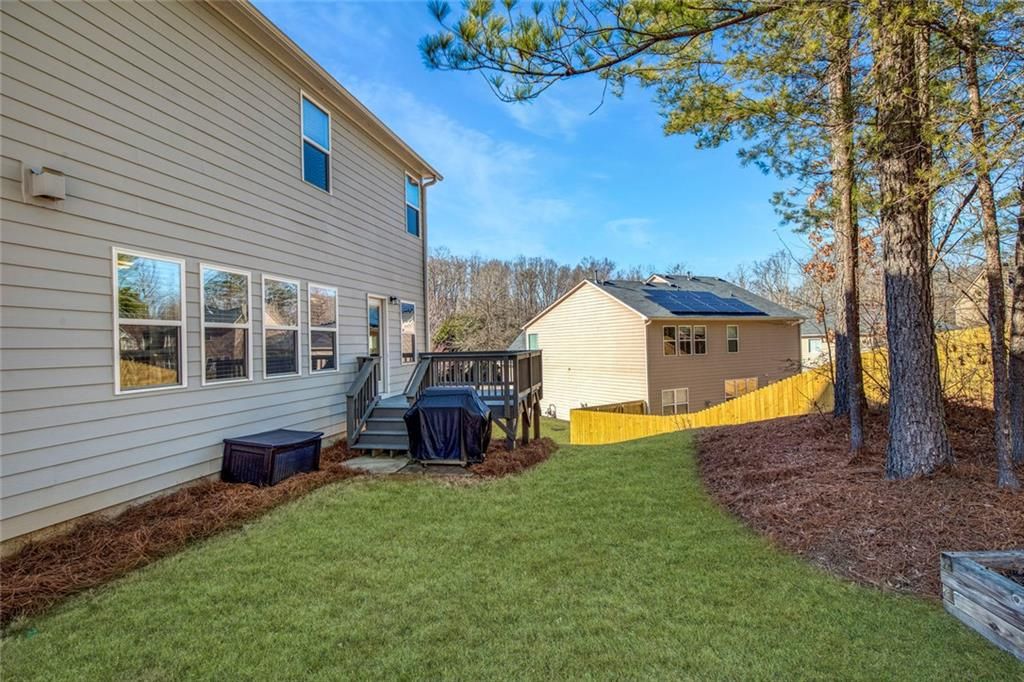 Image 3 of property listing at 6215 Vista Crossing Way, Cumming, GA 30028