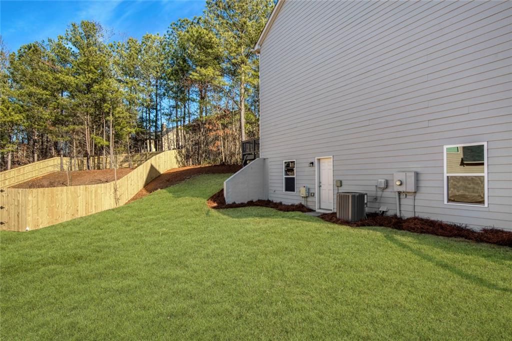 Image 4 of property listing at 6215 Vista Crossing Way, Cumming, GA 30028