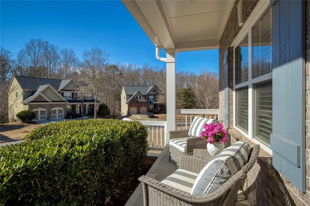 Image 5 of property listing at 6215 Vista Crossing Way, Cumming, GA 30028