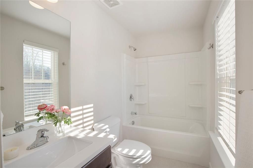 Image 52 of property listing at 6215 Vista Crossing Way, Cumming, GA 30028