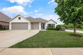 374 Drywood Creek Drive, Fayetteville, AR 72704