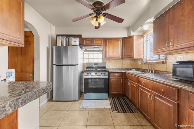 10522 Somerset Avenue, Detroit, MI 48224