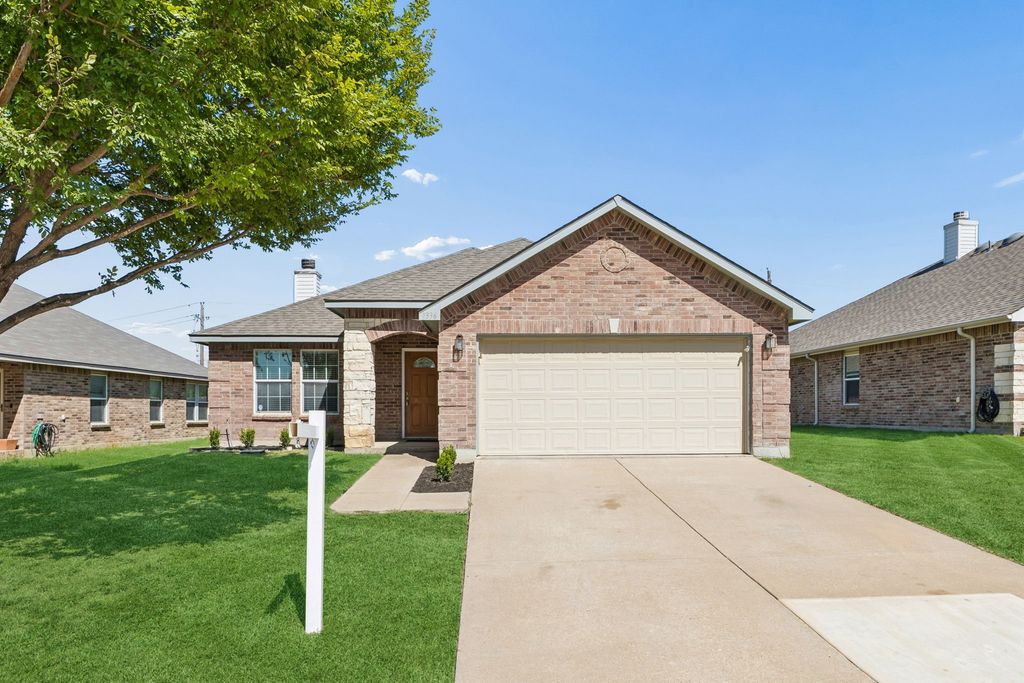 1336 Connie Street, Burleson, TX 76028