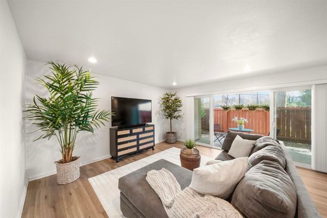 475 N Midway Drive 117, Escondido, CA 92027
