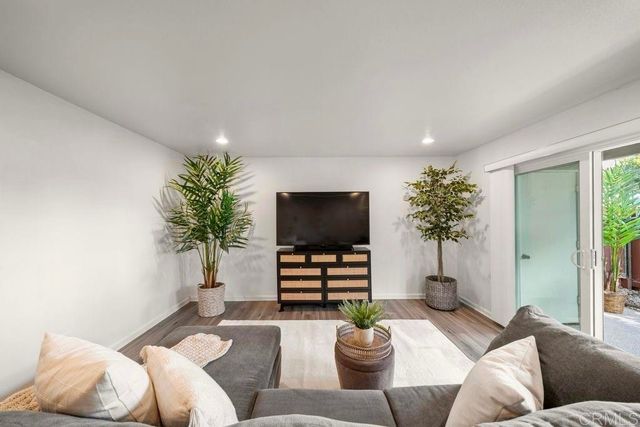 475 N Midway Drive 117, Escondido, CA 92027