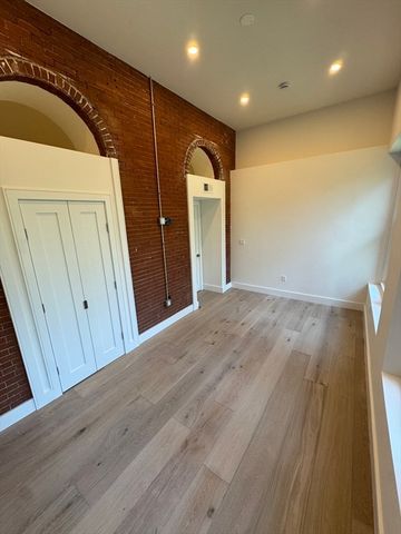 100 Captains Row 104, Chelsea, MA 02150