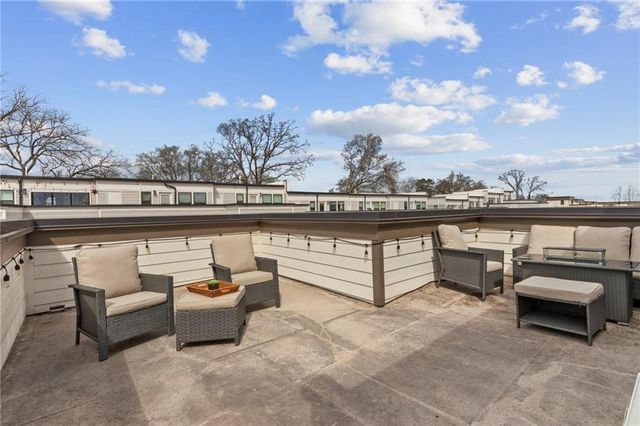 1001 Burnside Lane NW, Atlanta, GA 30318