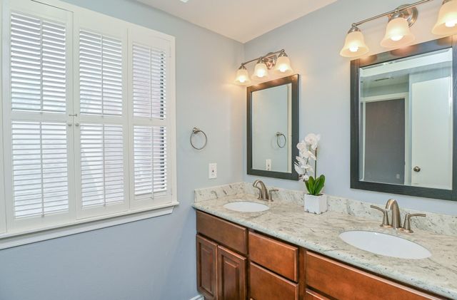 7447 Cambridge Street 77, Houston, TX 77054