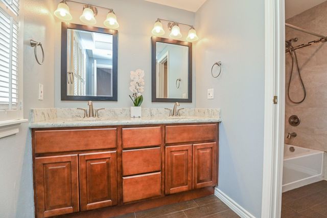 7447 Cambridge Street 77, Houston, TX 77054