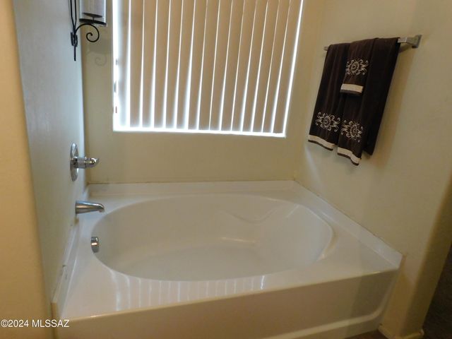 7176 S Oakbank Drive, Tucson, AZ 85757