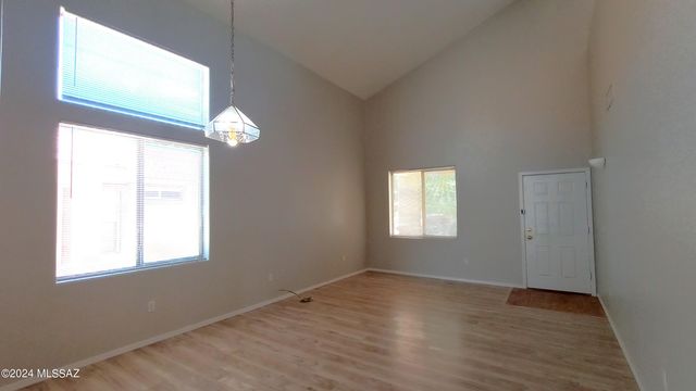 7176 S Oakbank Drive, Tucson, AZ 85757