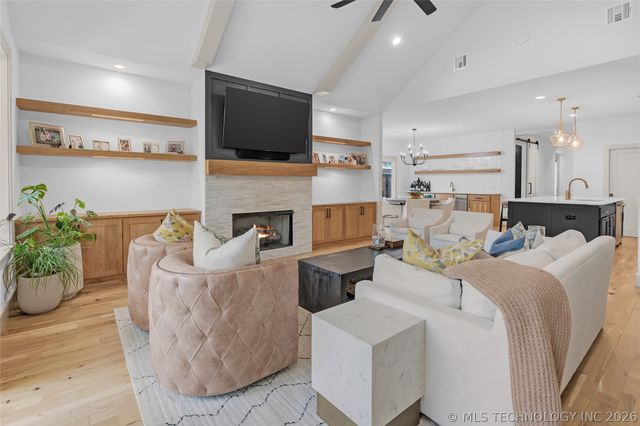 1433 E 37th Place, Tulsa, OK 74105