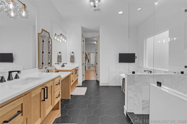 1433 E 37th Place, Tulsa, OK 74105