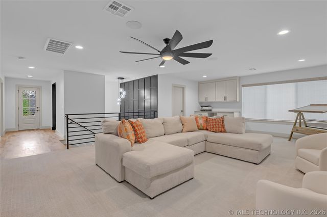 1433 E 37th Place, Tulsa, OK 74105