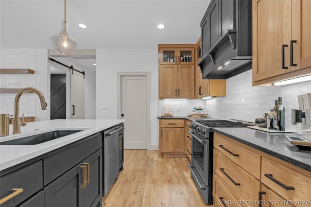 1433 E 37th Place, Tulsa, OK 74105