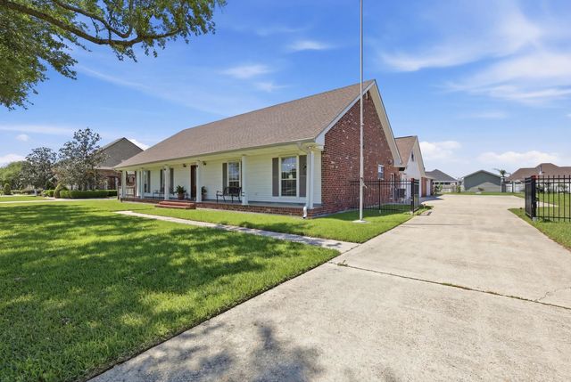 110 Nottingham Trail, Houma, LA 70360