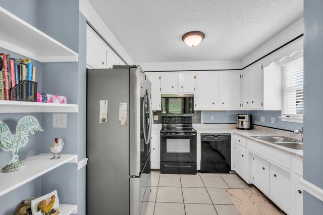 460 Bluff Dr, Clarksville, TN 37043