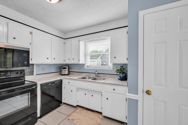 460 Bluff Dr, Clarksville, TN 37043