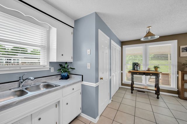 460 Bluff Dr, Clarksville, TN 37043