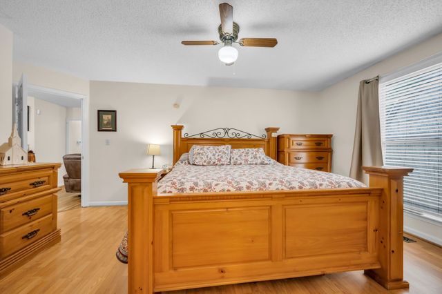 460 Bluff Dr, Clarksville, TN 37043