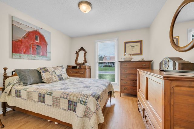 460 Bluff Dr, Clarksville, TN 37043