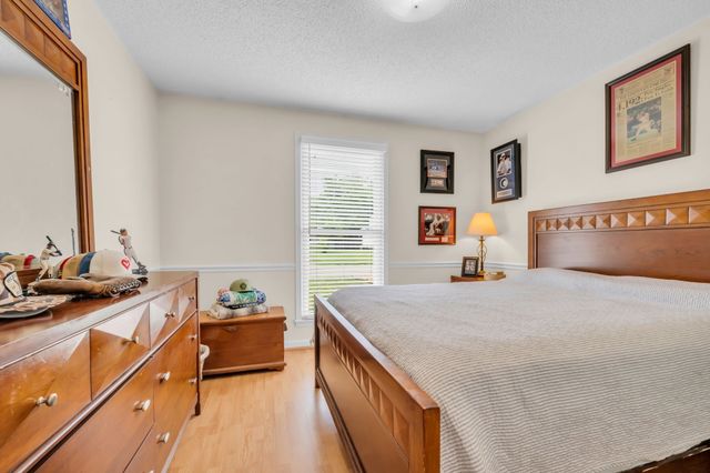 460 Bluff Dr, Clarksville, TN 37043