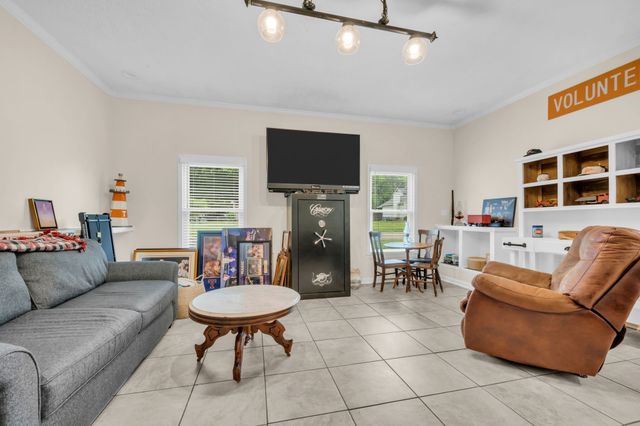 460 Bluff Dr, Clarksville, TN 37043