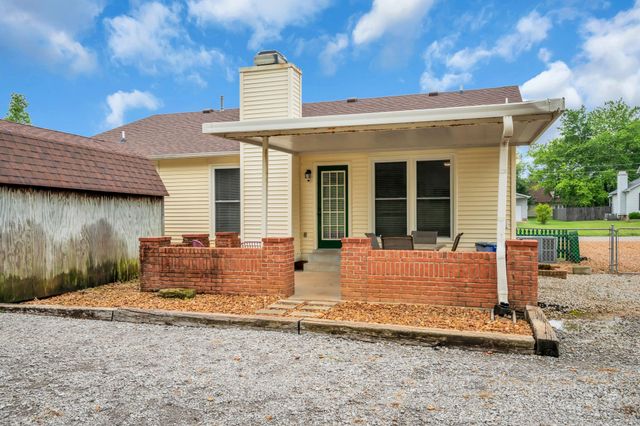 460 Bluff Dr, Clarksville, TN 37043