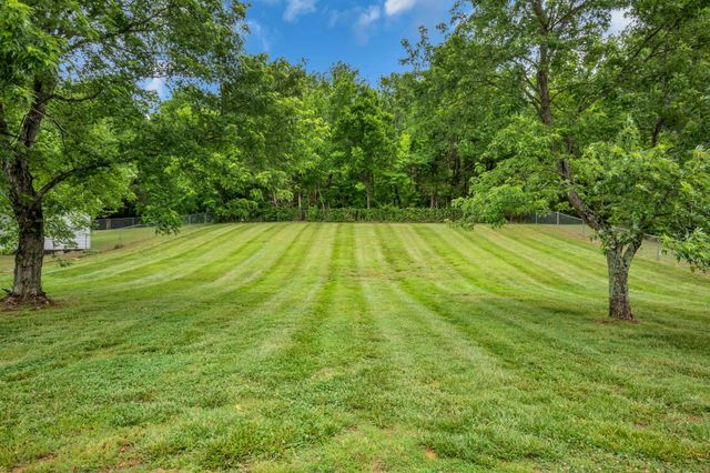 460 Bluff Dr, Clarksville, TN 37043